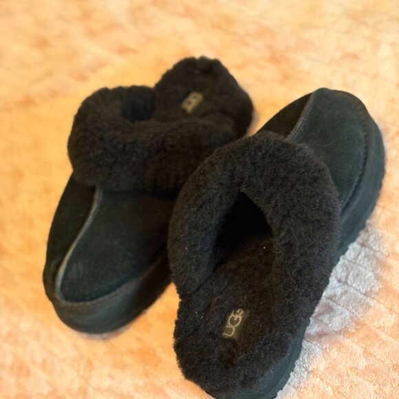 UGG Platform Disquette Slippers - Picture 9 of 11